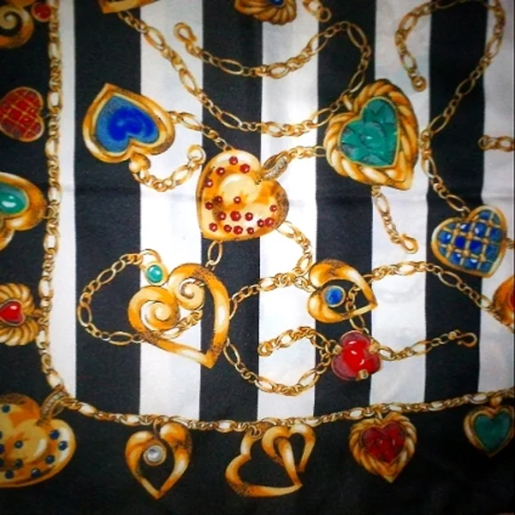 Victoria secret scarf black/white stripes w/gold heart shaped jewelry designs - Picture 3 of 4